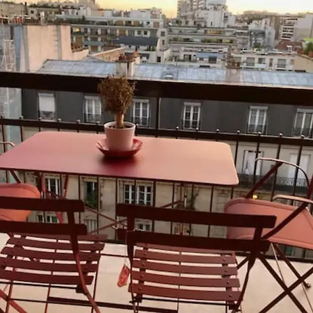 Beautiful View Of Rooftops Appartement Parijs